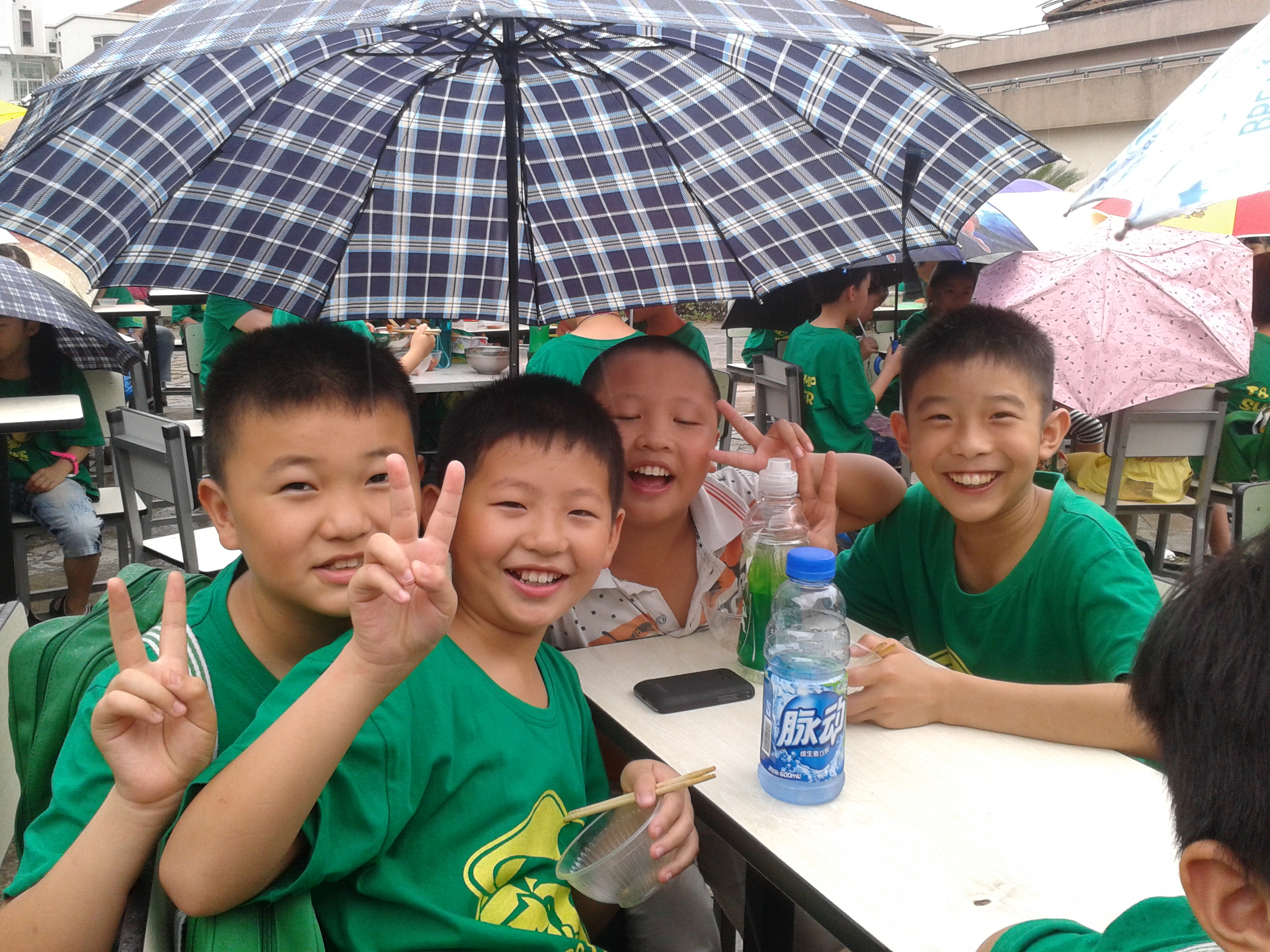 Students in a Chinese English school for the summer camp