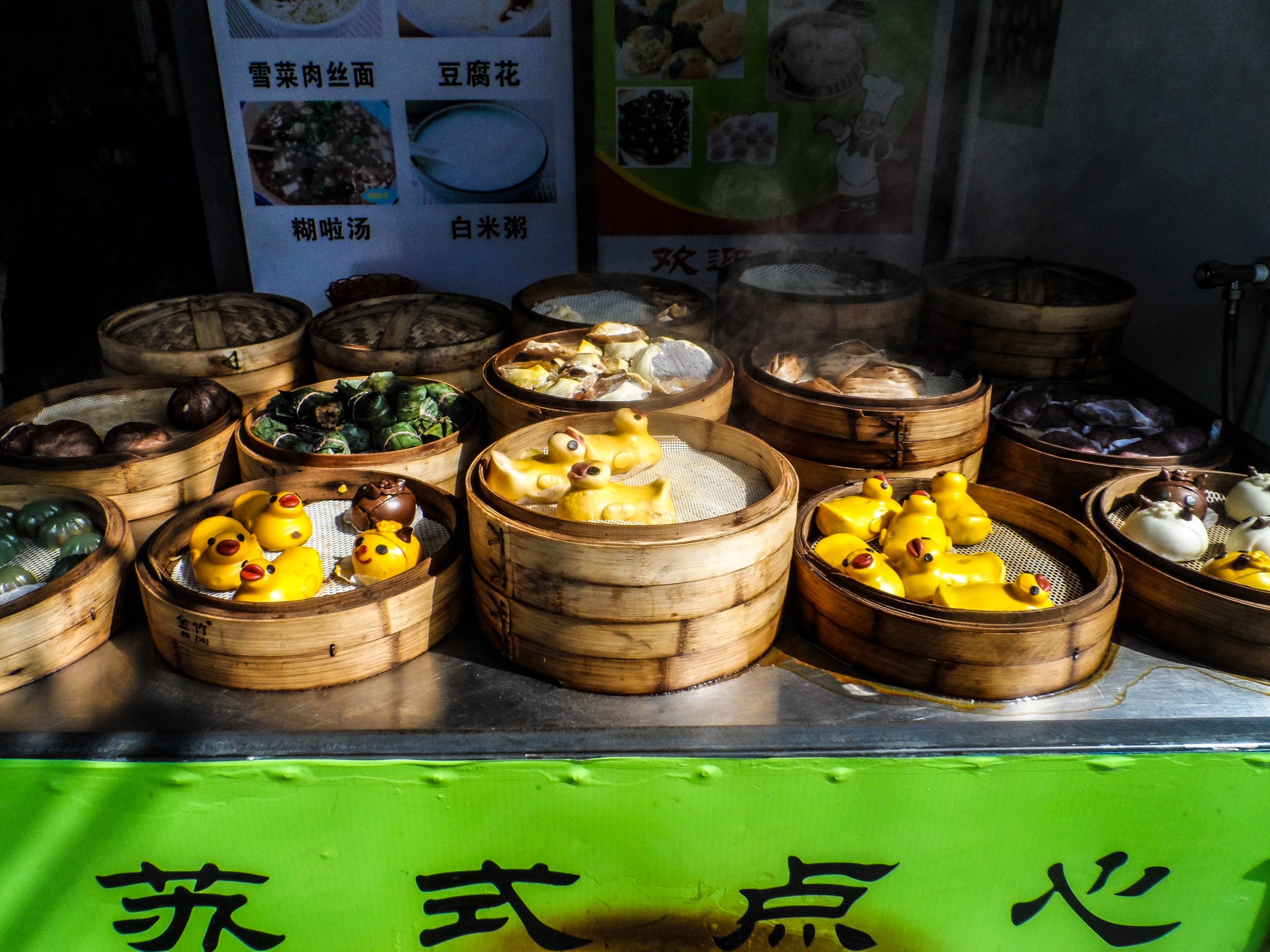 Yellow duck steamed buns